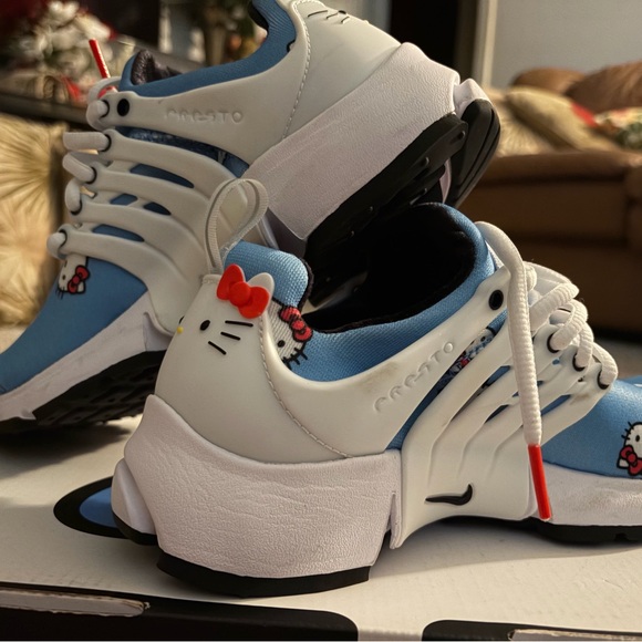 Nike Kids Blue Hello Kitty Sneaker - Picture 2 of 6
